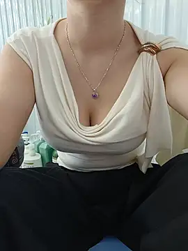Elly_love2 stripchat live cam model