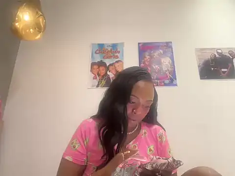 ChocolateCakeQueen stripchat live cam model