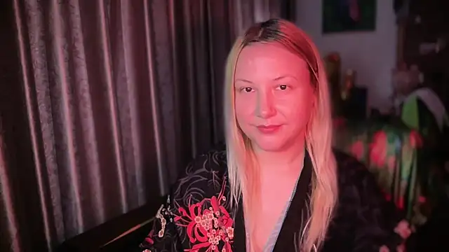 BikiHellena stripchat live cam model