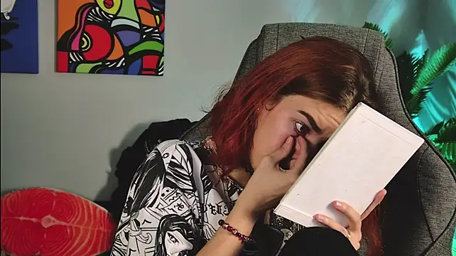 SeraphineDuskryn stripchat live cam model
