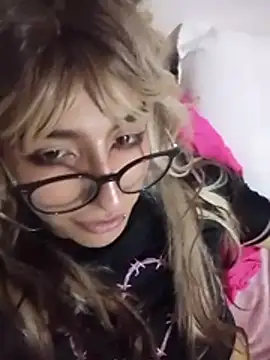 HinattaRosse stripchat live cam model