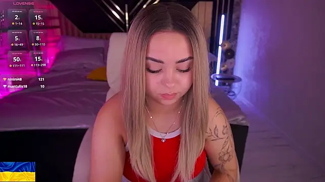 SusieWood stripchat live cam model