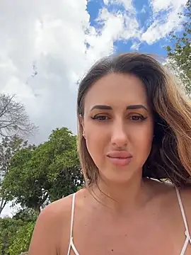 Bella-Grace stripchat live cam model