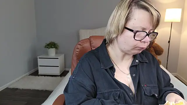 BonnnyBoobsy stripchat live cam model