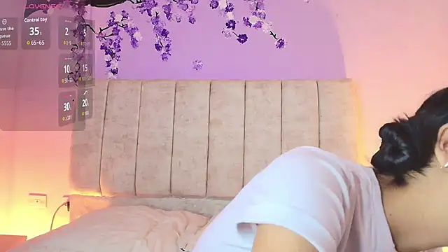 Nikirouse stripchat live cam model