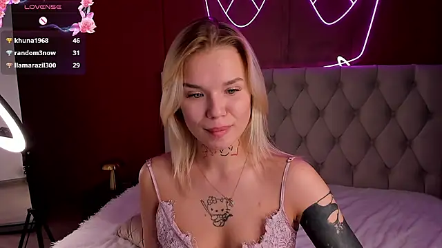 AmoreLune stripchat live cam model