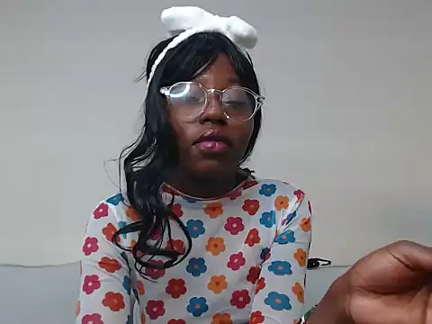 Petite_freakette stripchat live cam model