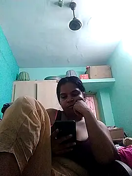 Amisha672 stripchat live cam model