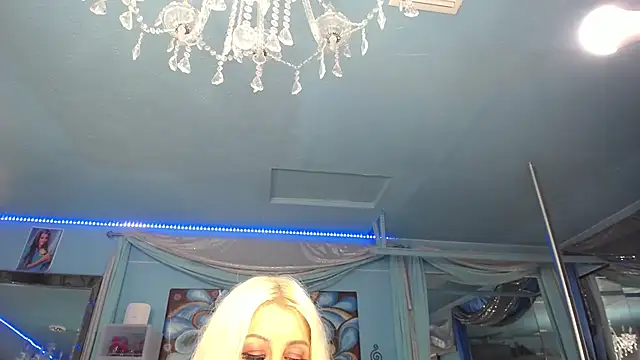ADRIANNA_FOX stripchat live cam model