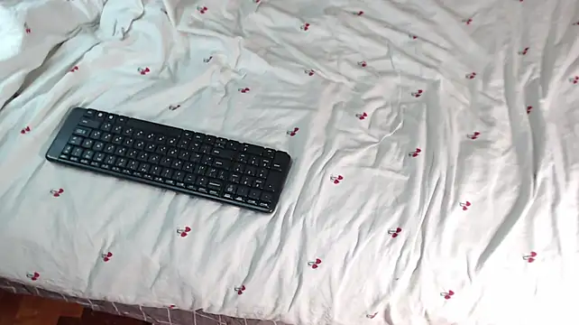 Q_T_pie stripchat live cam model