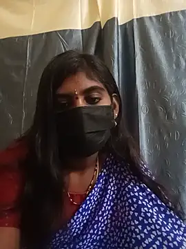 Keerthi_143 stripchat live cam model