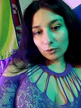 Bigyummmzul stripchat live cam model