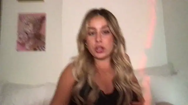 skylarraeee stripchat live cam model