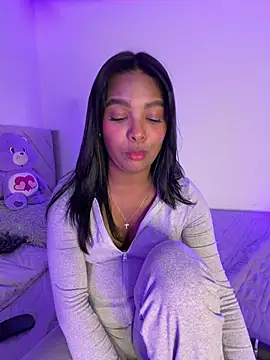 MIAROGERSSS stripchat live cam model
