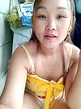 Emma-18h stripchat live cam model