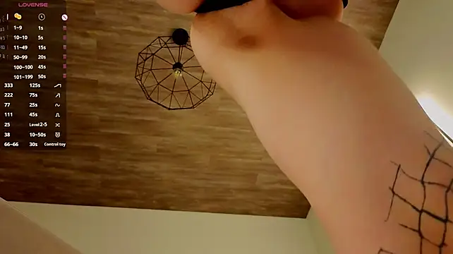 essyle stripchat live cam model
