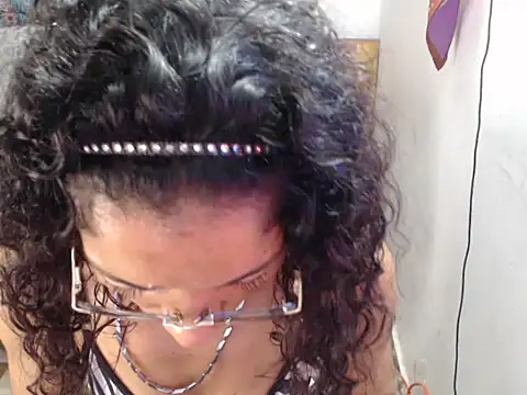 MADAM0526 stripchat live cam model