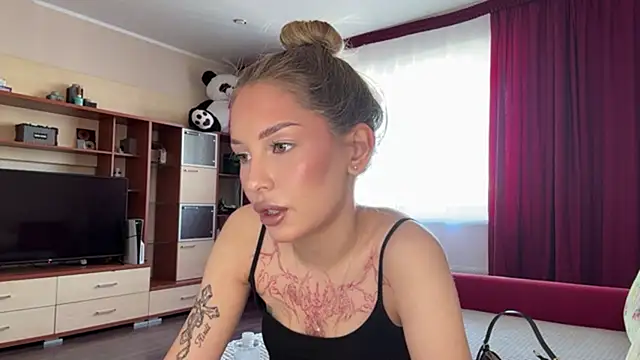PearlCiccarone stripchat live cam model