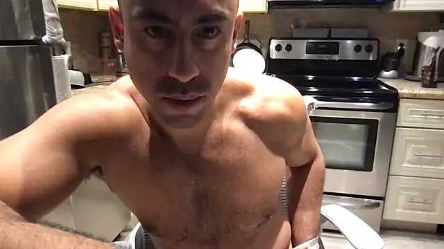 BigGuyMuscle stripchat live cam model