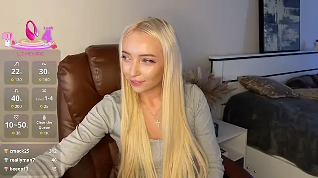 OhMyEmma stripchat live cam model