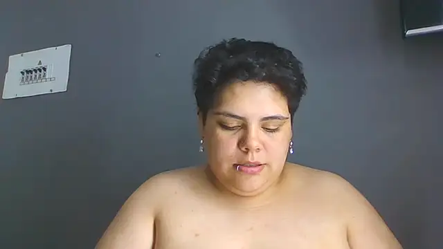 Hailey_Curvy stripchat live cam model