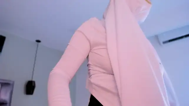 LittleNoor stripchat live cam model
