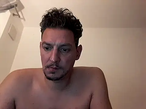 ARTANIS20 stripchat live cam model