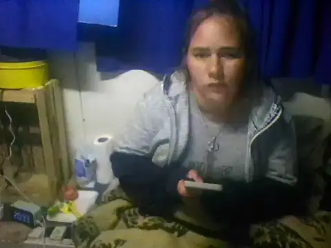 lucyervez stripchat live cam model
