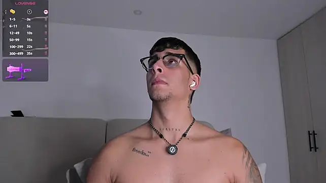 Iamcamilo__ stripchat live cam model