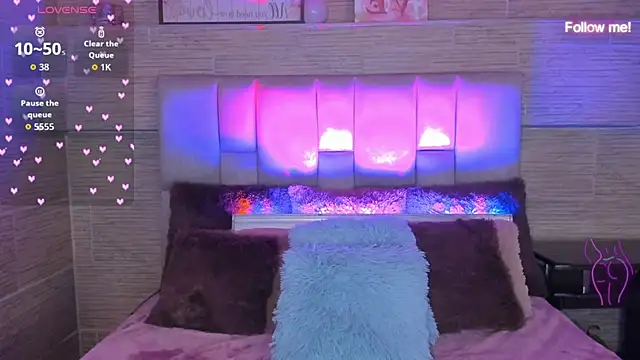 mia_devine_ stripchat live cam model