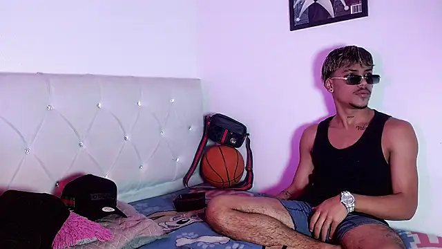 Angel_foxc13 stripchat live cam model