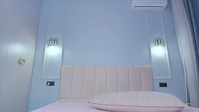 sophiesoft stripchat live cam model