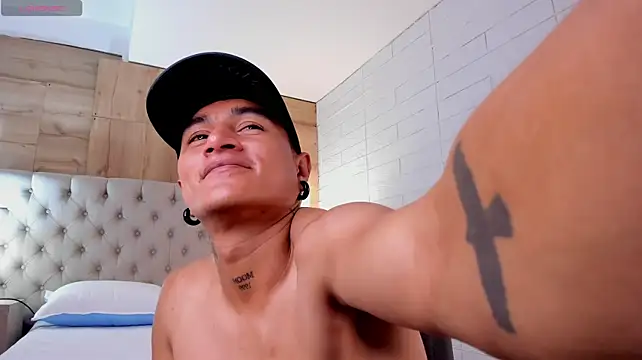 LiamDeeps stripchat live cam model