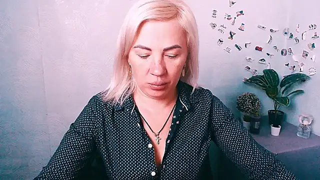 LilaCandy6 stripchat live cam model
