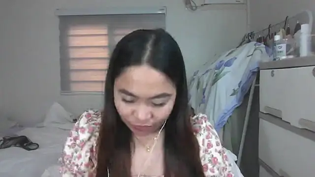 CandieHand stripchat live cam model