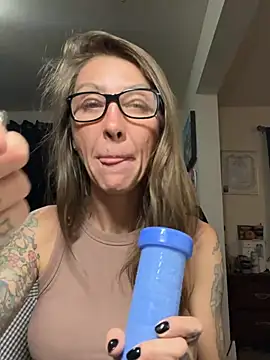 DeeDee-69 stripchat live cam model
