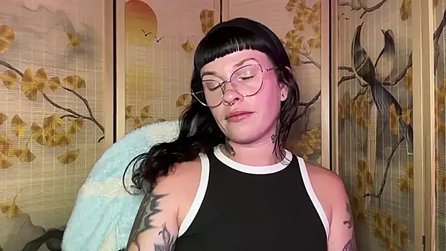 Marcelinegoddess stripchat live cam model