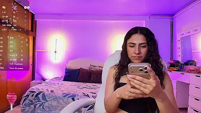 kloe28 stripchat live cam model