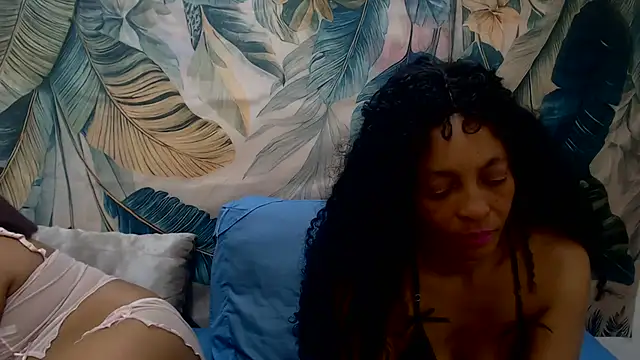DominiqueLuxe44 stripchat live cam model