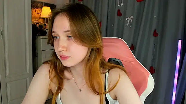 CozyKisses stripchat live cam model
