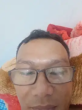 huhuhu90990 stripchat live cam model