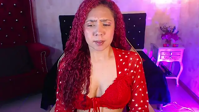 IsabelaLatina stripchat live cam model