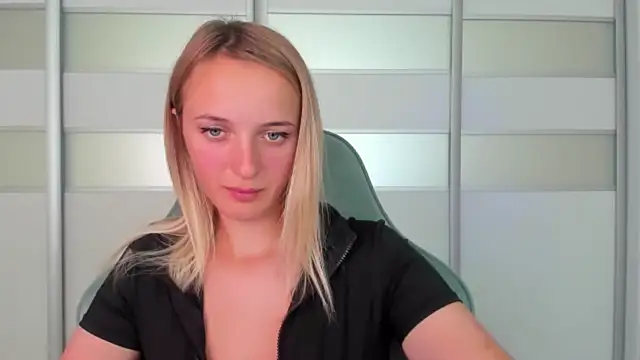 RouseReed stripchat live cam model
