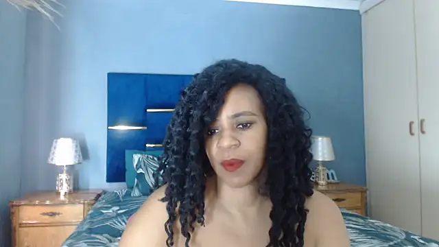 BustyyFaye stripchat live cam model