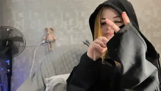Elirya stripchat live cam model