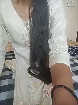 Amisha_kaur stripchat live cam model
