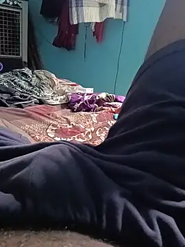 RAVIHOTX stripchat live cam model