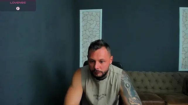 BrianHunts stripchat live cam model