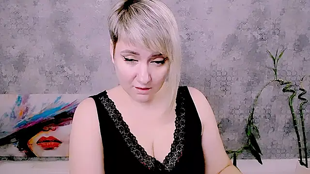Djullia stripchat live cam model