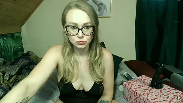 MilfKendra4U stripchat live cam model